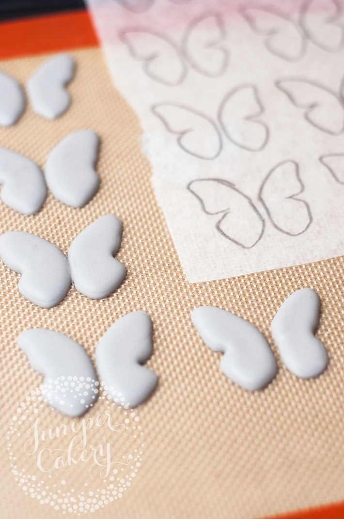 Easy tutorial for royal icing butterflies - perfect for cupcakes