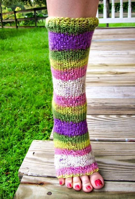 Hint of Diamonds Yoga Socks Knitting Pattern