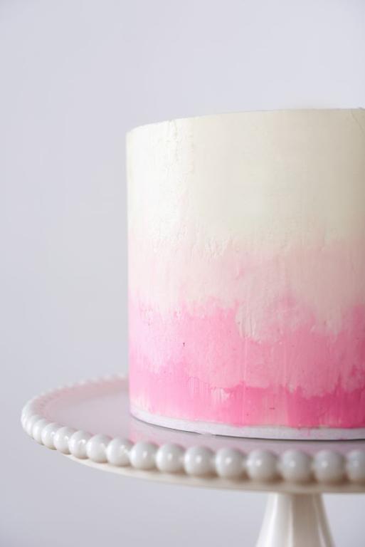 Cool buttercream decorating ideas for a rainbow cake