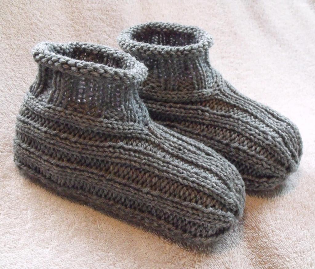 Adult Bootie Slippers FREE Knitting Pattern