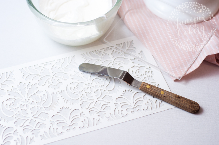 How to stencil a cake