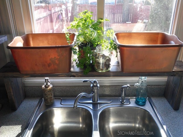 Kitchen sink shelf