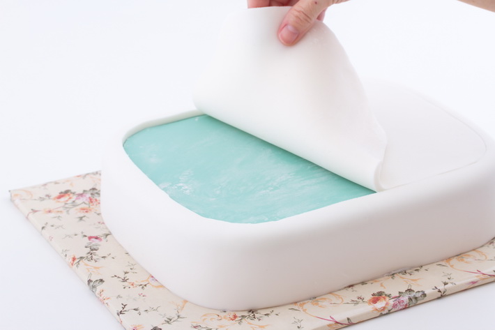 Lift excess fondant