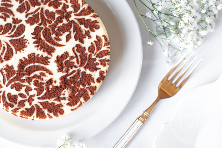 How to Decorate a Cheesecake With a Stencil