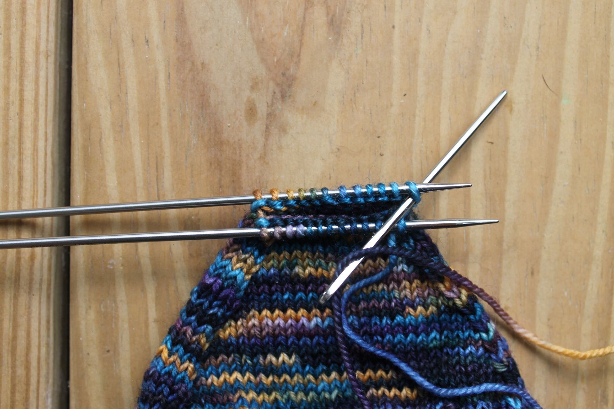 Inserting the needle knitwise