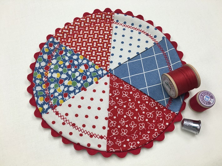 pinwheel mug rug