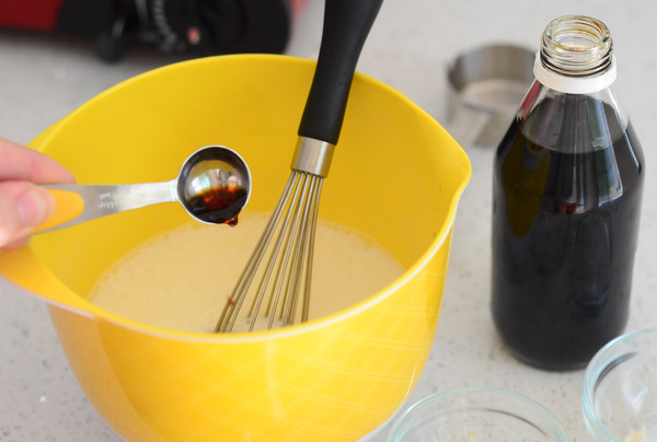 Adding Vanilla to a Panna Cotta Mixture