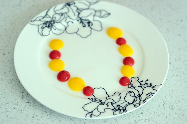 How to Decorate Using a Fruit Coulis