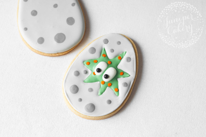 Fun dinosaur sugar cookie tutorial
