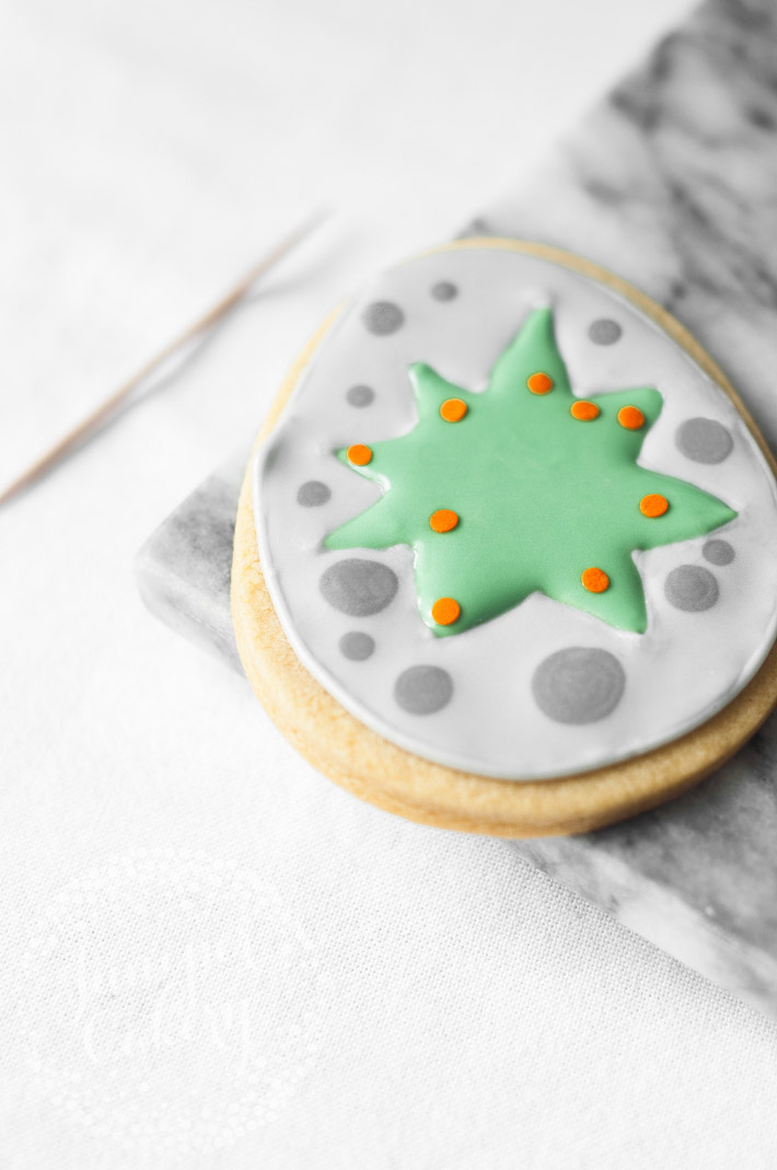 Fun and simple dinosaur cookie tutorial