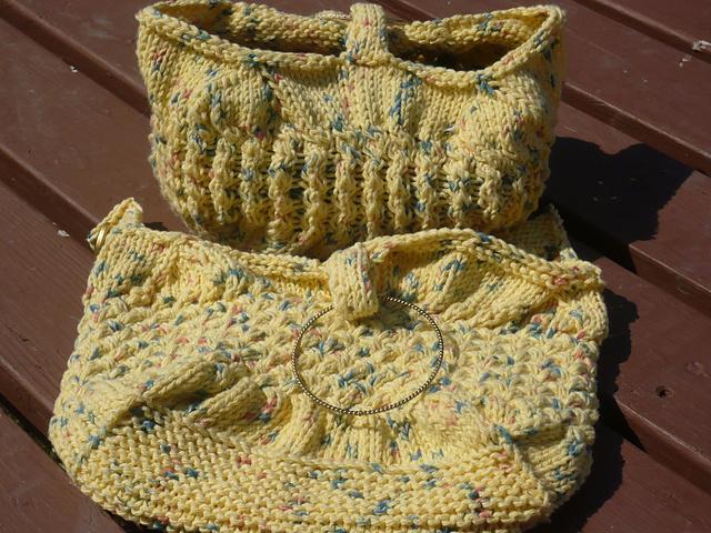 2 Small Cabled Bags FREE Knitting Pattern