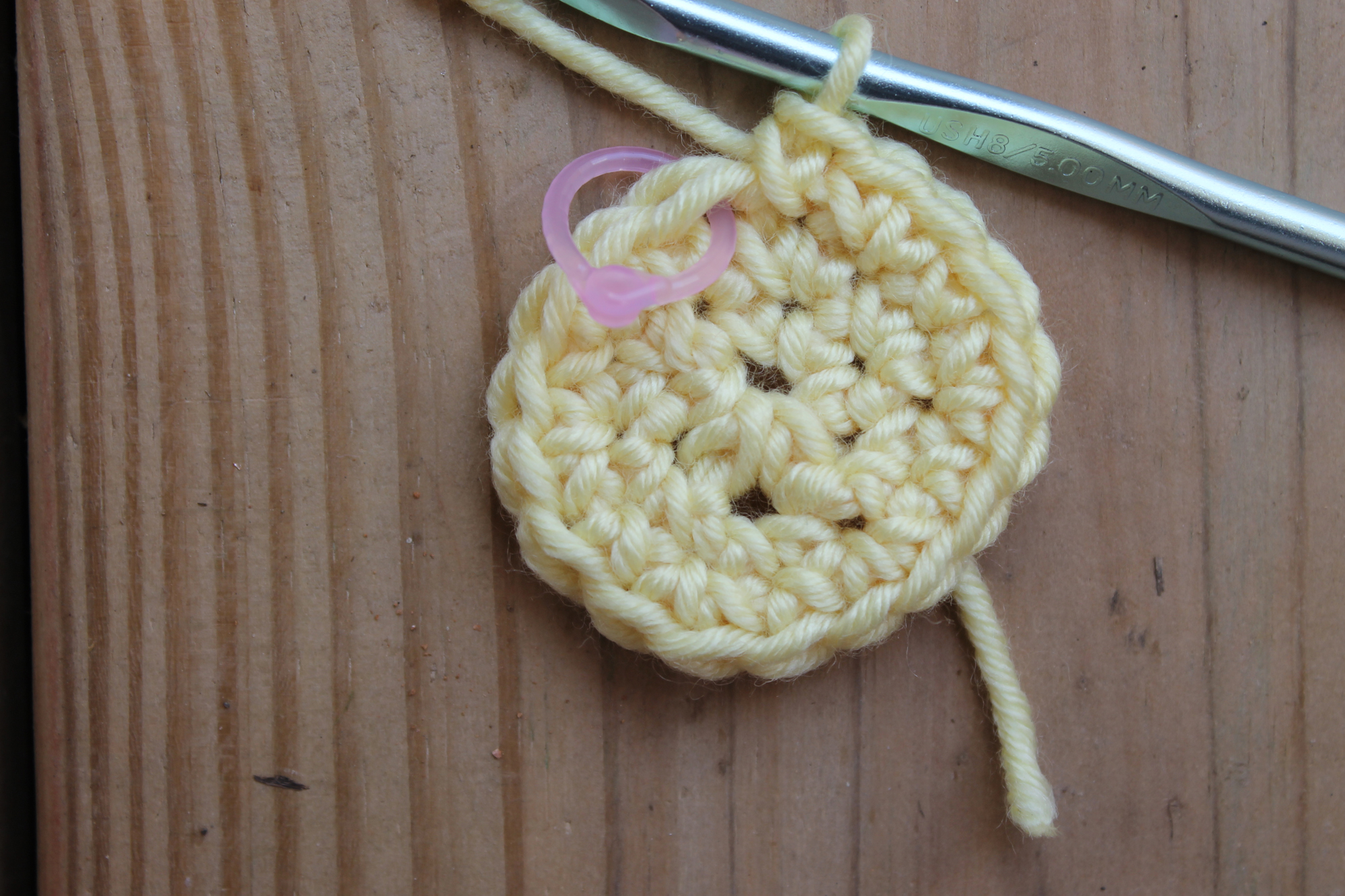 Crochet daisy yellow center