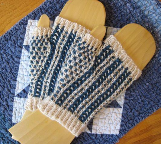 Gilly Bean Mitts FREE Knitting Pattern