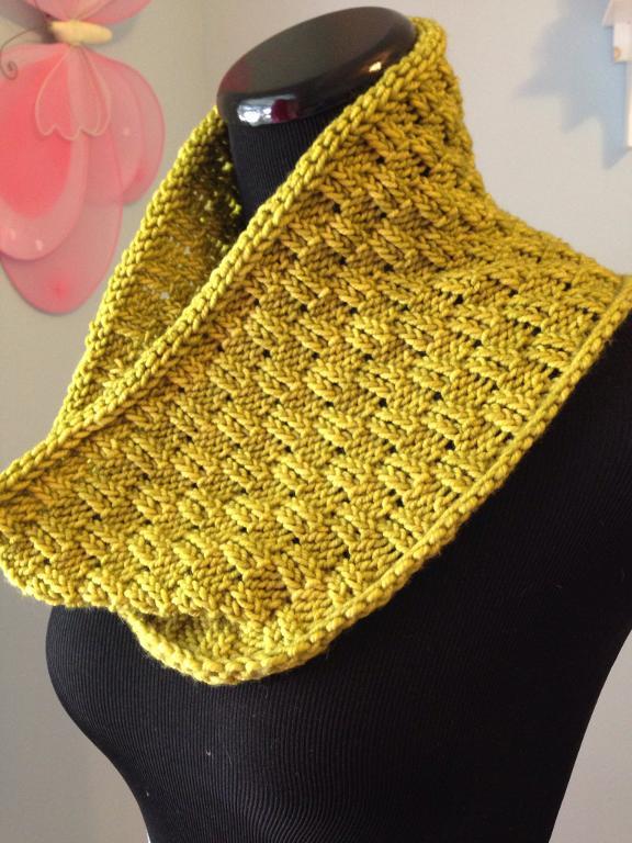 Escalon One skein Cowl