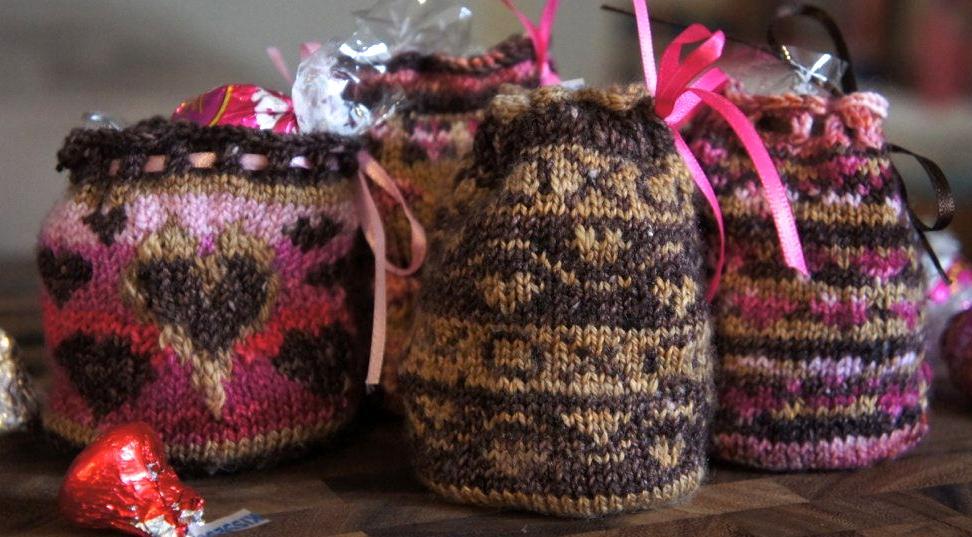 Kiss Kiss Bags FREE Knitting Pattern