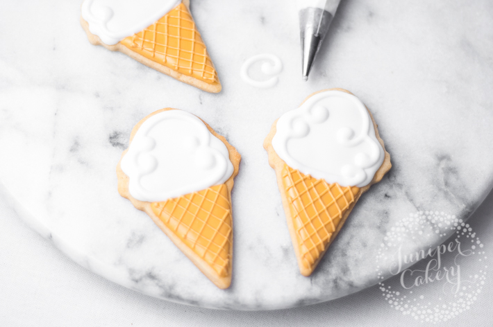 How to decorate easy ice cream cone cookies - perfect for parties