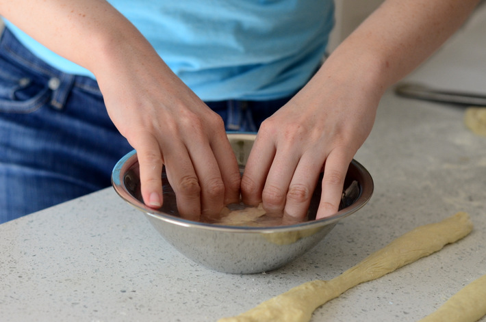 How to make soft pretzels using pizza dough