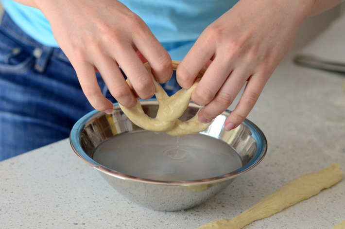 How to make soft pretzels using pizza dough