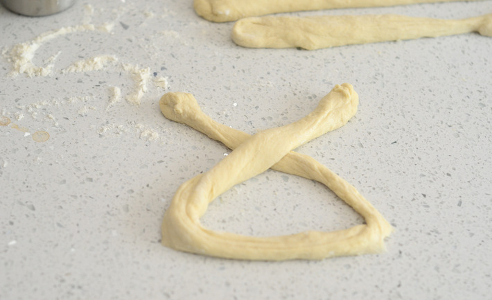 How to make soft pretzels using pizza dough