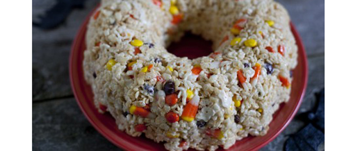 Halloween candy rice krispies cake