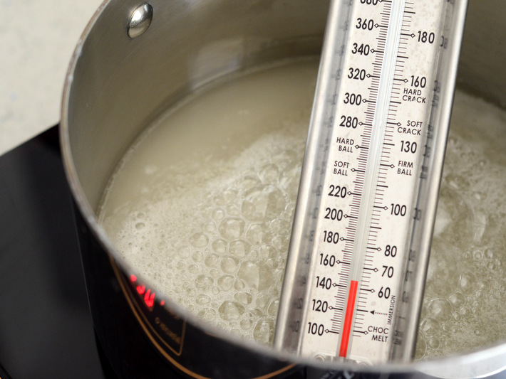 Cooking Sugar for Candied Apples