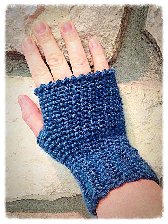 Hi-Five Fingerless Gloves FREE Crochet Pattern