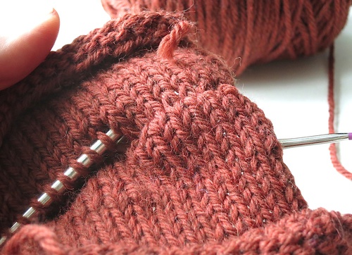 Joining Two Pieces of Knitting With a Three-Needle Bind Off