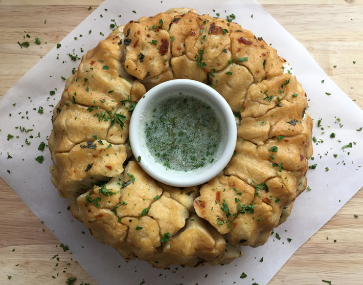 Easy Cheesy Garlic Pull-Apart Bread