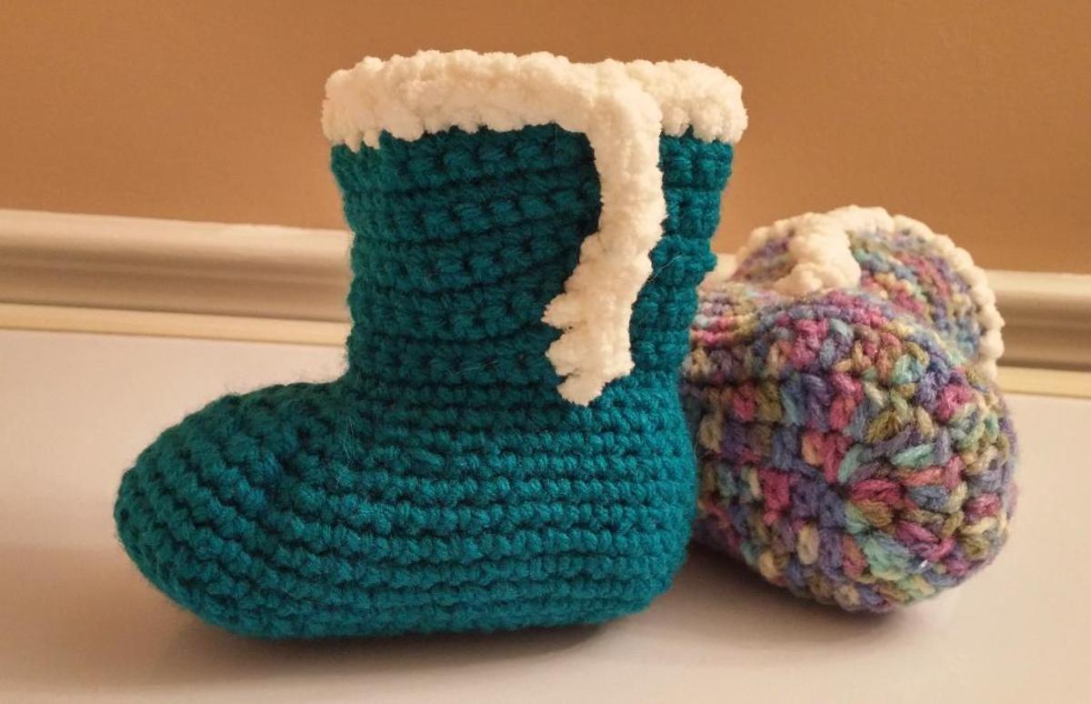 Baby Booties with Fur Crochet Pattern