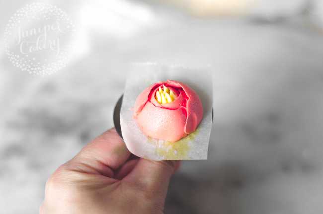 How to make frosting flower petals