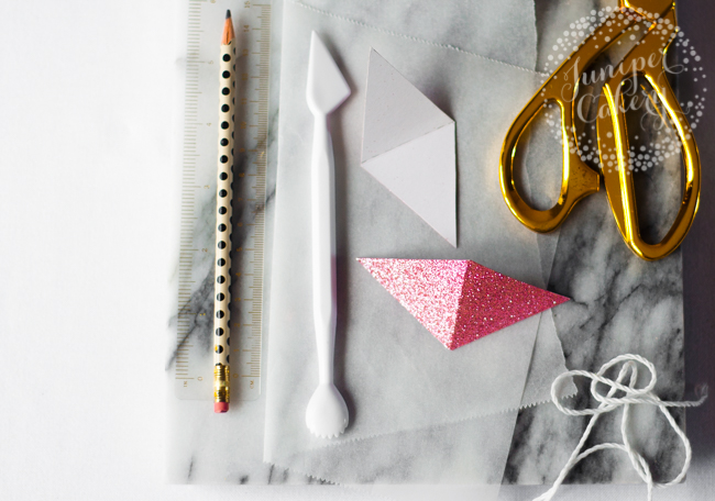 Make easy card cake bunting