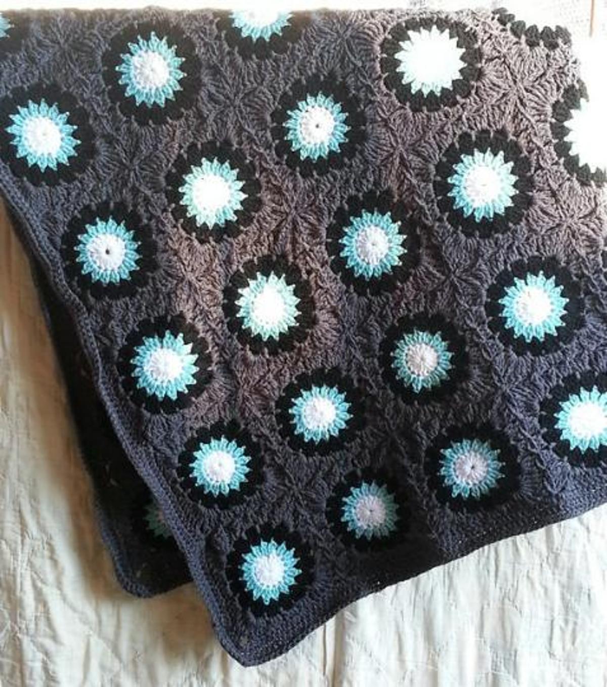 flower sunburst granny square crochet pattern