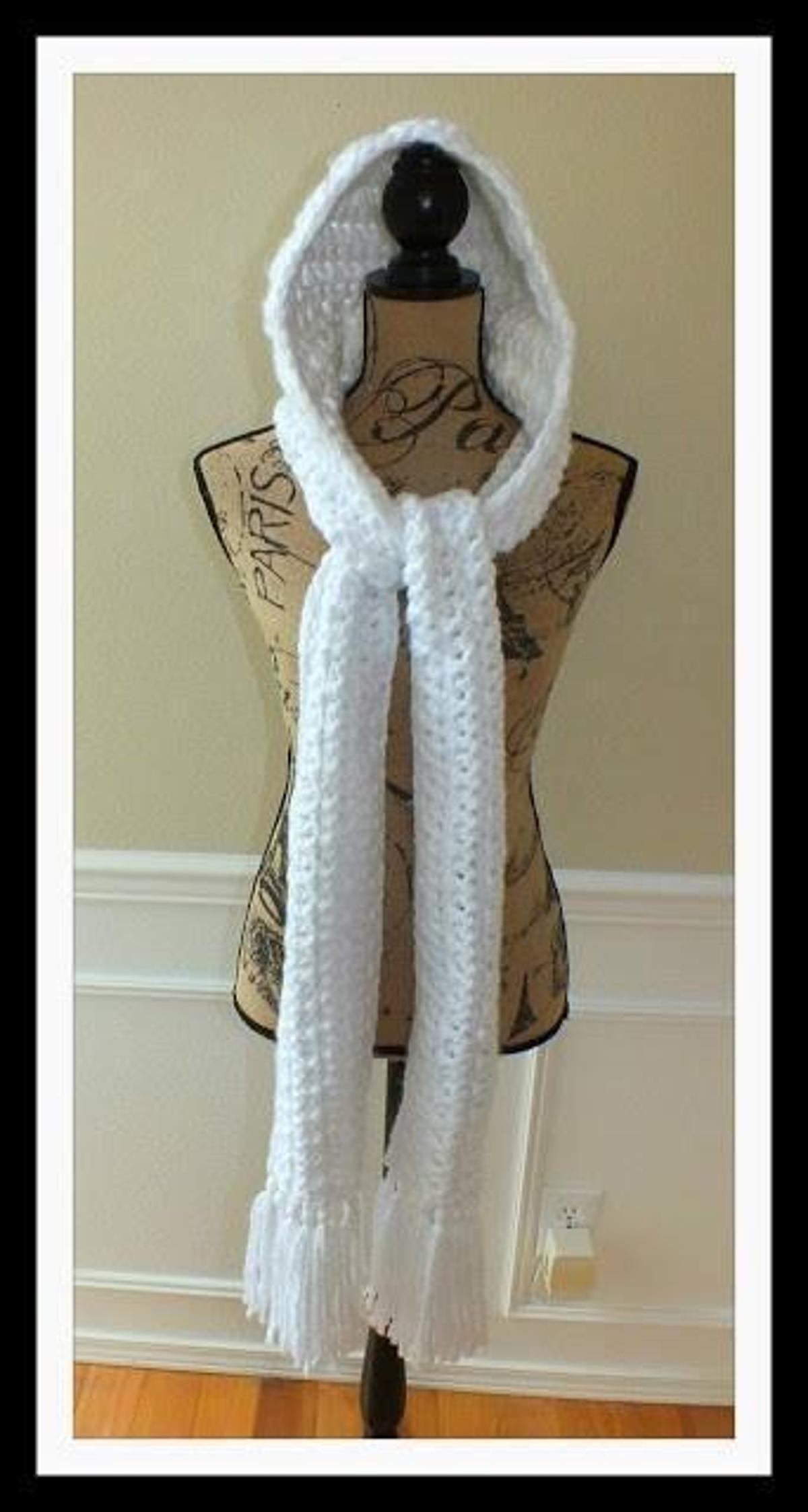 Free Hooded Winter Scarf White Crochet Pattern