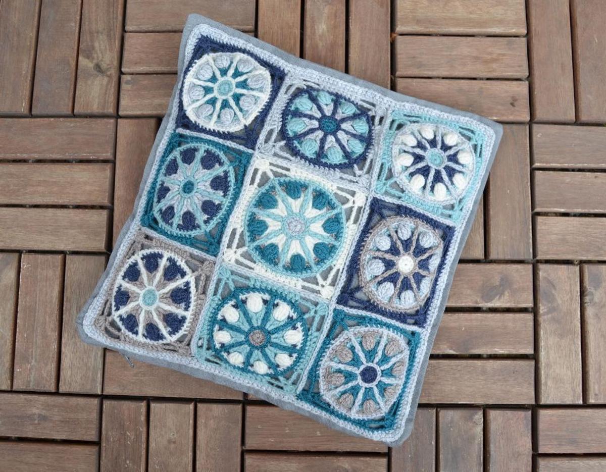 frozen flowers granny square pillow crochet pattern
