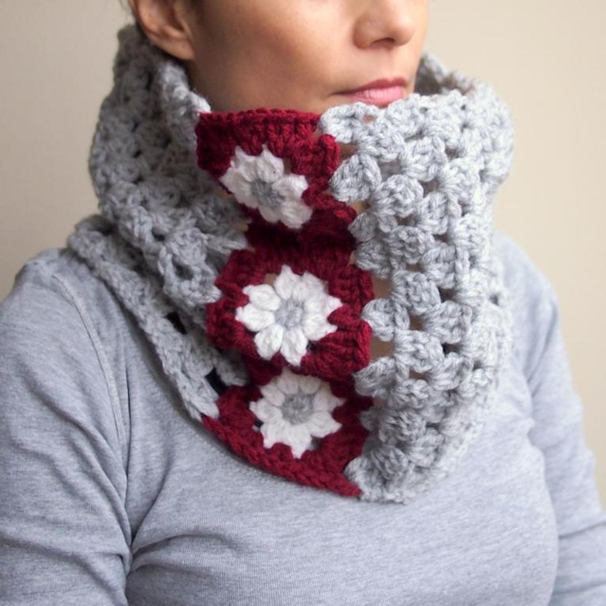 granny squares flower crochet neckwarmer pattern