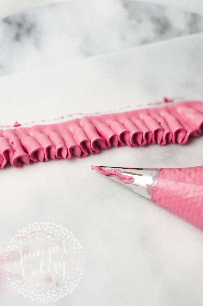 How to pipe frills onto cakes