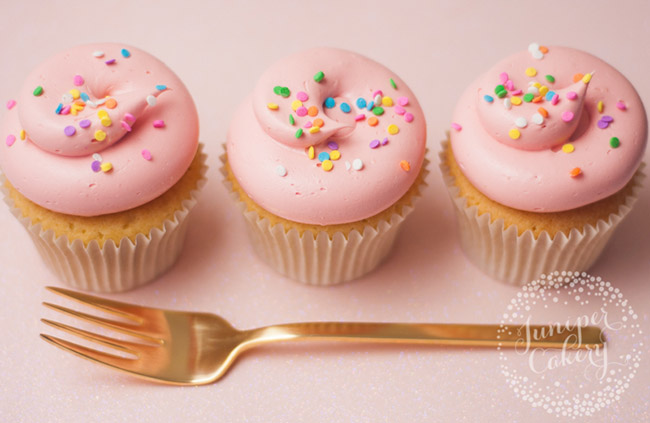 How to bake perfect cupcakes - cupcake troubleshooting FAQs