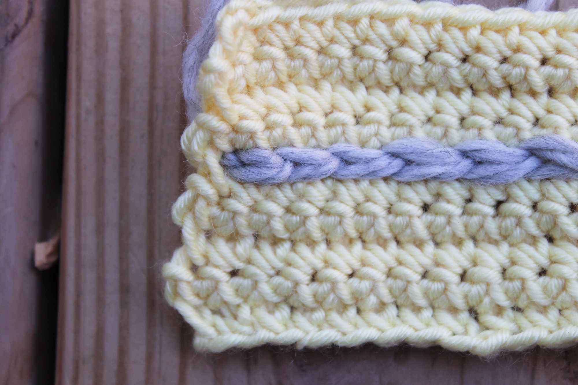 Surface crochet fastening off