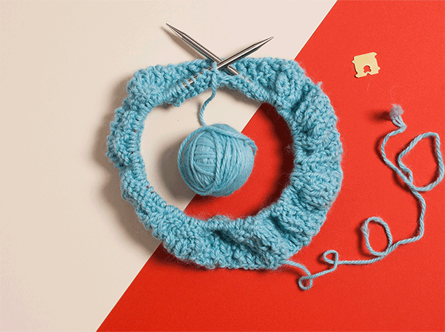 #CraftSavvy Tip No. 6: When using the long-tail cast-on, keep your knitting tidy by winding your yarn tail with a plastic bread tab.