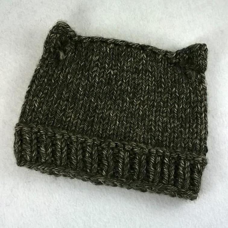 Cat Hat with Ponytail Opening Knitting Pattern