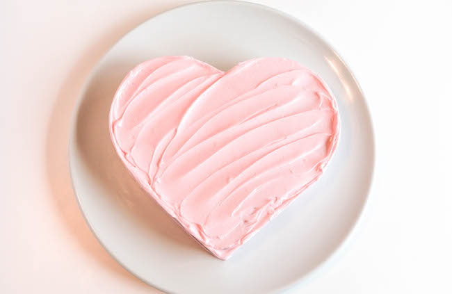 Heart-Shaped Cake with Buttercream Roses (Valentine's Day Recipe) | Heart  cake design, Heart shape cake design, Heart shaped cakes