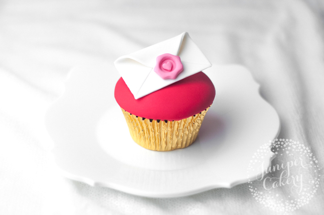 How to make a love letter cupcake for Valentine's Day