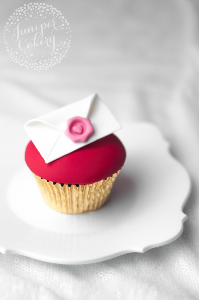 How to make Valentine cupcakes