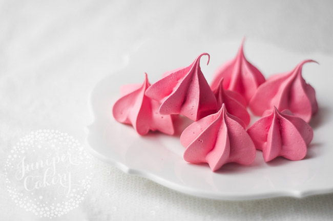 Decorate beautiful desserts and learn how to use a piping bag