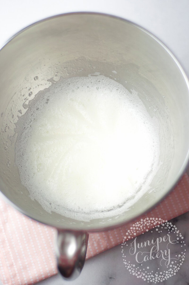 Recipe for heart shaped meringues by Juniper Cakery