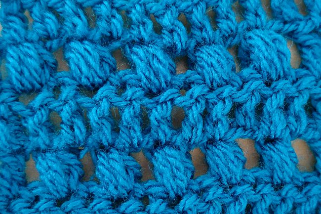 Crochet puff stitch tutorial close with chain