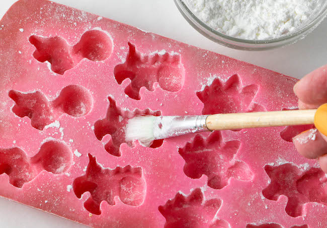 Dusting the Sugar Cookie Mold | Erin Gardner | Craftsy
