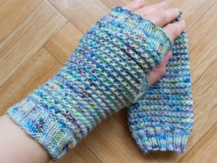 Speckled Fingerless Gloves Knitting Pattern