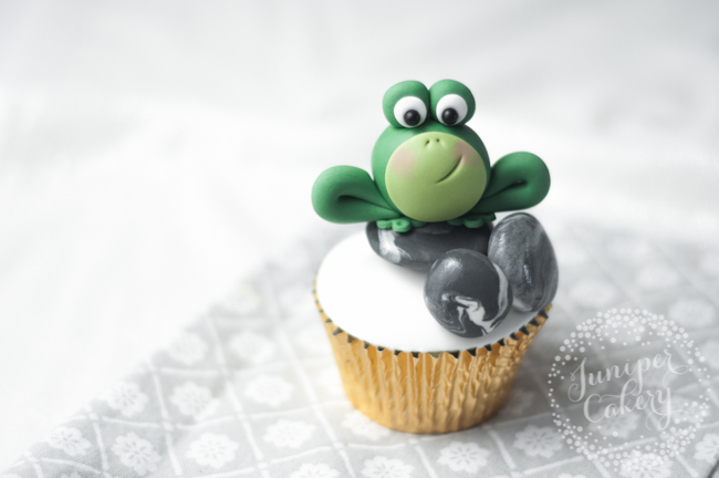 Create fun fondant stones with this tutorial