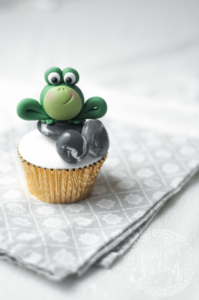Create cool fondant stones with this tutorial